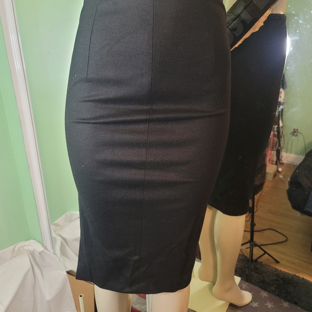 Judith & Charles Pencil Skirt with slit & hidden zipper